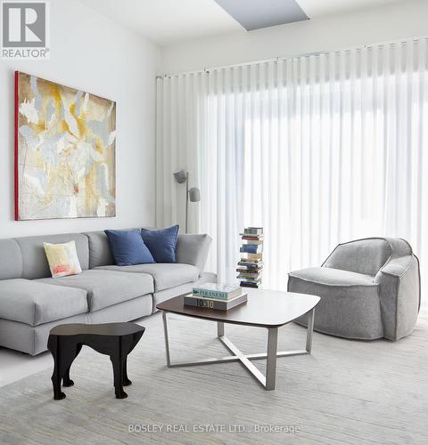 250 Manning Avenue, Toronto, ON - Indoor Photo Showing Living Room