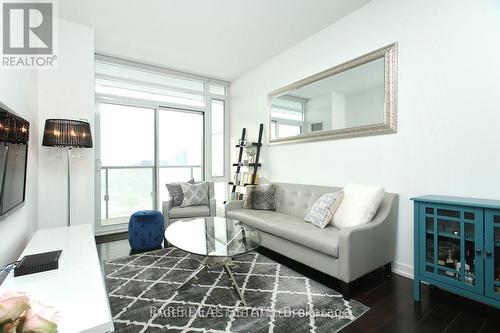 2212 - 170 Fort York Boulevard, Toronto, ON - Indoor Photo Showing Living Room