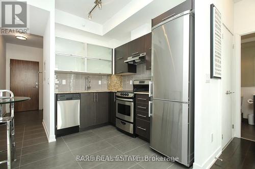 2212 - 170 Fort York Boulevard, Toronto, ON - Indoor Photo Showing Kitchen