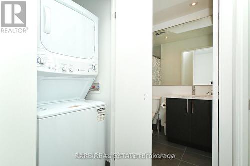 2212 - 170 Fort York Boulevard, Toronto, ON - Indoor Photo Showing Laundry Room