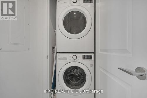 1015 - 120 Parliament Street, Toronto, ON - Indoor Photo Showing Laundry Room