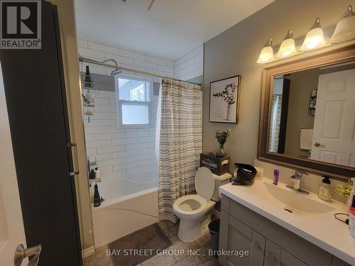 1147 Belle Aire Beach Road, Innisfil, ON - Indoor Photo Showing Bathroom