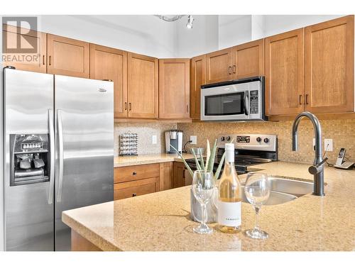 654 Cook Road Unit# 638, Kelowna, BC - Indoor Photo Showing Kitchen With Stainless Steel Kitchen With Double Sink