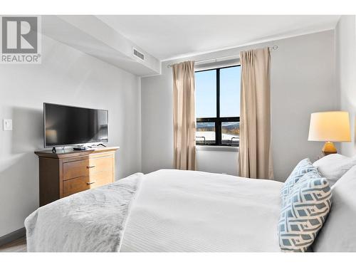 654 Cook Road Unit# 638, Kelowna, BC - Indoor Photo Showing Bedroom