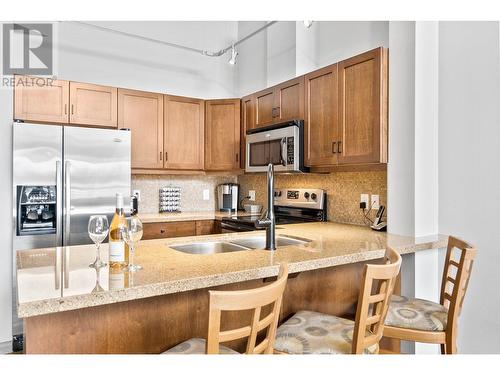 654 Cook Road Unit# 638, Kelowna, BC - Indoor Photo Showing Kitchen With Stainless Steel Kitchen With Double Sink