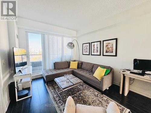 306 - 18 Rean Drive, Toronto, ON - Indoor Photo Showing Living Room