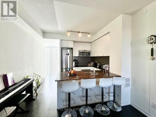 306 - 18 Rean Drive, Toronto, ON - Indoor Photo Showing Kitchen With Stainless Steel Kitchen With Upgraded Kitchen