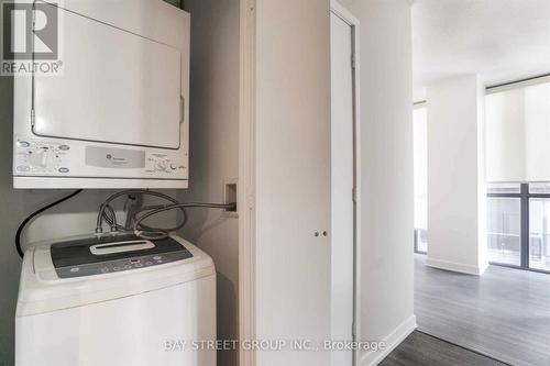 2307 - 110 Charles Street E, Toronto, ON - Indoor Photo Showing Laundry Room