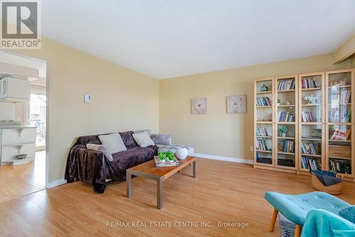 260 Kinmount Crescent, Oshawa, ON - Indoor Photo Showing Living Room