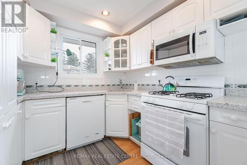 260 Kinmount Crescent, Oshawa, ON - Indoor Photo Showing Kitchen