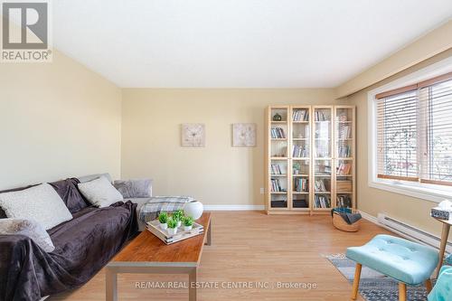 260 Kinmount Crescent, Oshawa, ON - Indoor Photo Showing Living Room