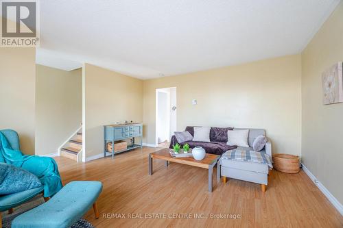 260 Kinmount Crescent, Oshawa, ON - Indoor Photo Showing Living Room