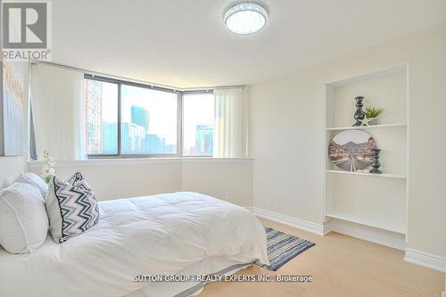 907 - 4235 Sherwoodtowne Boulevard, Mississauga, ON - Indoor Photo Showing Bedroom