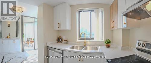 907 - 4235 Sherwoodtowne Boulevard, Mississauga, ON - Indoor Photo Showing Kitchen With Double Sink