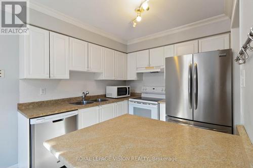 5141 Brada Crescent, Burlington, ON - Indoor Photo Showing Kitchen With Stainless Steel Kitchen With Double Sink