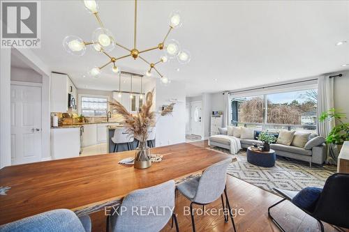 137 Kingsview Boulevard, Toronto, ON - Indoor Photo Showing Living Room