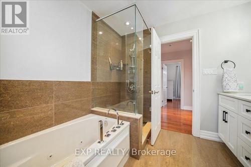 137 Kingsview Boulevard, Toronto, ON - Indoor Photo Showing Bathroom