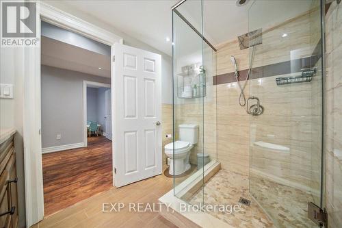 137 Kingsview Boulevard, Toronto, ON - Indoor Photo Showing Bathroom