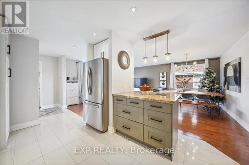 137 Kingsview Boulevard, Toronto, ON - Indoor Photo Showing Kitchen