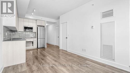 603 - 2481 Taunton Road, Oakville, ON - Indoor Photo Showing Kitchen