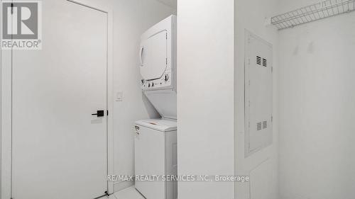 603 - 2481 Taunton Road, Oakville, ON -  Photo Showing Laundry Room