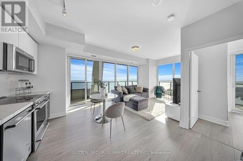 4910 - 30 Shore Breeze Drive, Toronto, ON - Indoor Photo Showing Kitchen