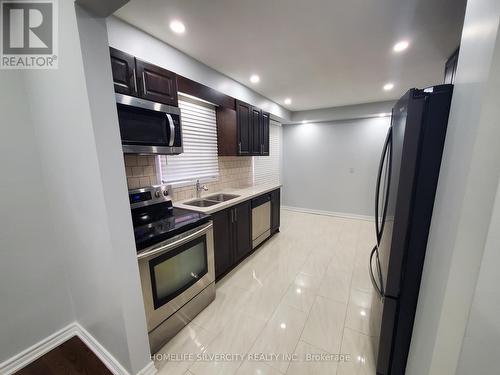 1 - 30 Castlehill Road, Brampton, ON - Indoor Photo Showing Kitchen With Double Sink