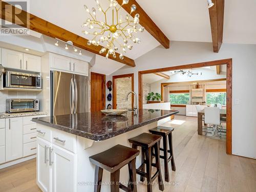 13716 22 Side Road, Halton Hills, ON - Indoor Photo Showing Kitchen With Upgraded Kitchen