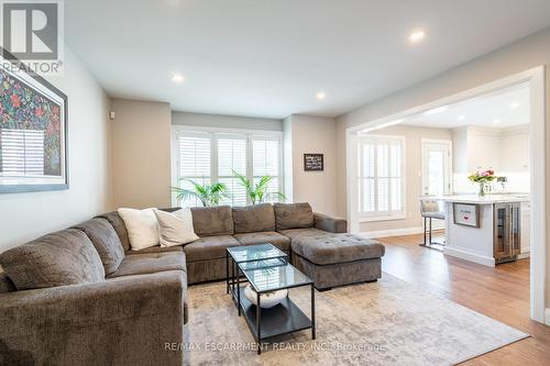 5140 Ridgewell Road, Burlington, ON - Indoor Photo Showing Living Room