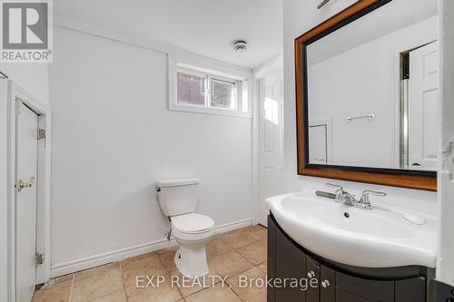 22 East 39Th Street, Hamilton, ON - Indoor Photo Showing Bathroom