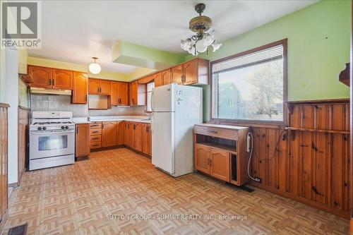 632 Beach Boulevard, Hamilton, ON - Indoor Photo Showing Kitchen