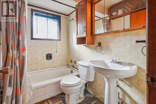 632 Beach Boulevard, Hamilton, ON - Indoor Photo Showing Bathroom