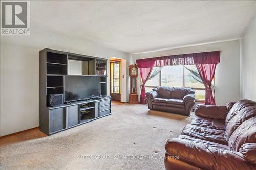 632 Beach Boulevard, Hamilton, ON - Indoor Photo Showing Living Room