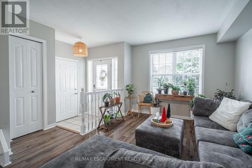 2 Tulip Drive, Tillsonburg, ON - Indoor Photo Showing Living Room