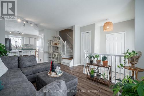 2 Tulip Drive, Tillsonburg, ON - Indoor Photo Showing Living Room