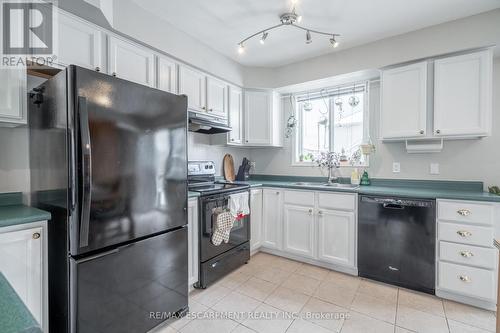 2 Tulip Drive, Tillsonburg, ON - Indoor Photo Showing Kitchen