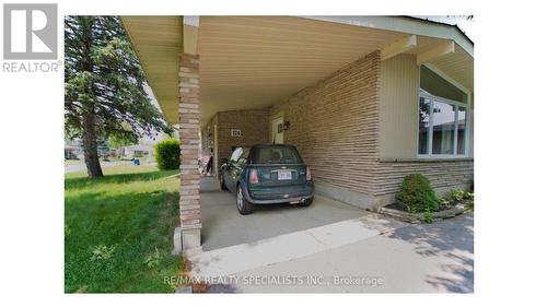 Upper - 124 Roberts Crescent, Kitchener, ON - Outdoor