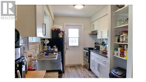 Upper - 124 Roberts Crescent, Kitchener, ON - Indoor Photo Showing Kitchen