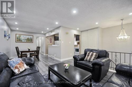 37 Autumn Road, Brantford, ON - Indoor Photo Showing Living Room