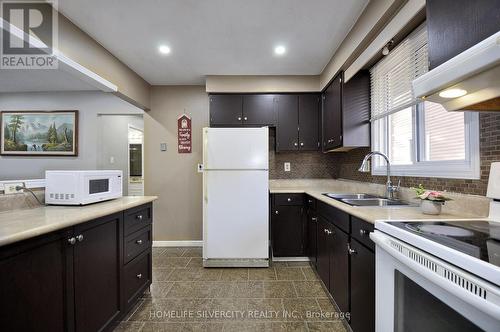 37 Autumn Road, Brantford, ON - Indoor Photo Showing Kitchen With Double Sink