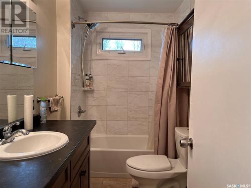 304 4Th Street W, Wynyard, SK - Indoor Photo Showing Bathroom