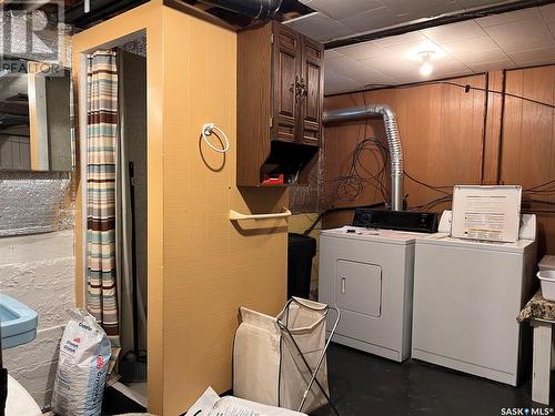 304 4Th Street W, Wynyard, SK - Indoor Photo Showing Laundry Room