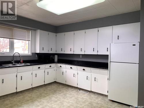 304 4Th Street W, Wynyard, SK - Indoor Photo Showing Kitchen With Double Sink