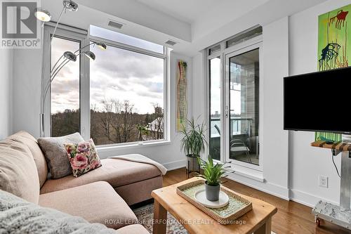 506 - 88 Richmond Road, Ottawa, ON - Indoor Photo Showing Living Room