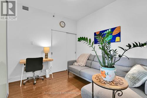 506 - 88 Richmond Road, Ottawa, ON - Indoor Photo Showing Living Room