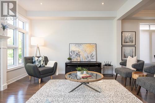 3401 Vernon Powell Drive, Oakville, ON - Indoor Photo Showing Living Room