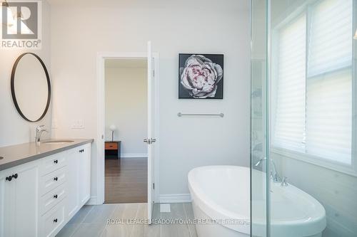 3401 Vernon Powell Drive, Oakville, ON - Indoor Photo Showing Bathroom