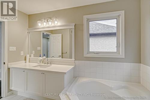 998 Ridge Valley Drive, Oshawa, ON - Indoor Photo Showing Bathroom