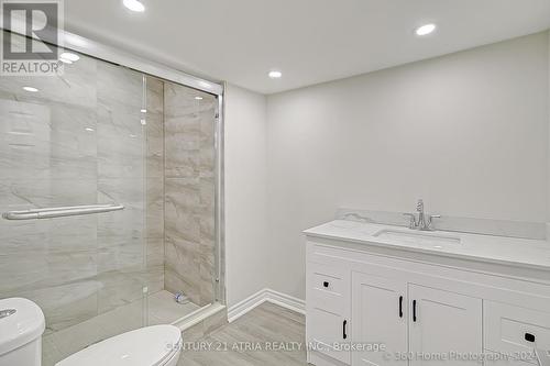 998 Ridge Valley Drive, Oshawa, ON - Indoor Photo Showing Bathroom