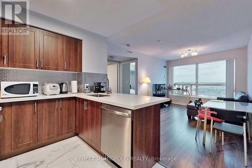 2602 - 36 Lee Centre Drive, Toronto, ON - Indoor Photo Showing Kitchen